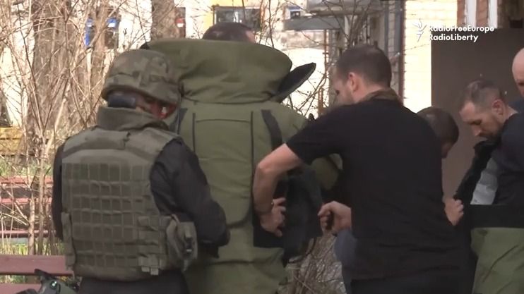 Video z Charkova, kde do obytné čtvrti Rusové nasypali miny